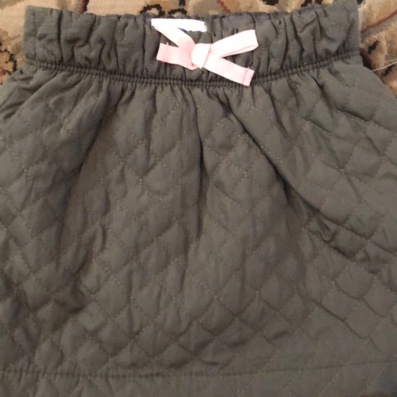 Quilted olive green skirt w pink bow 2T Old Navy - Picture 2 of 4